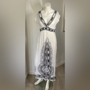 LAPOGEE BOHO Sleeveless Maxi Sundress off white